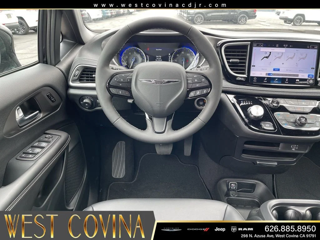 New 2026 Diamond Black Crystal Pearl-Coat Exterior Paint Chrysler Select image 21