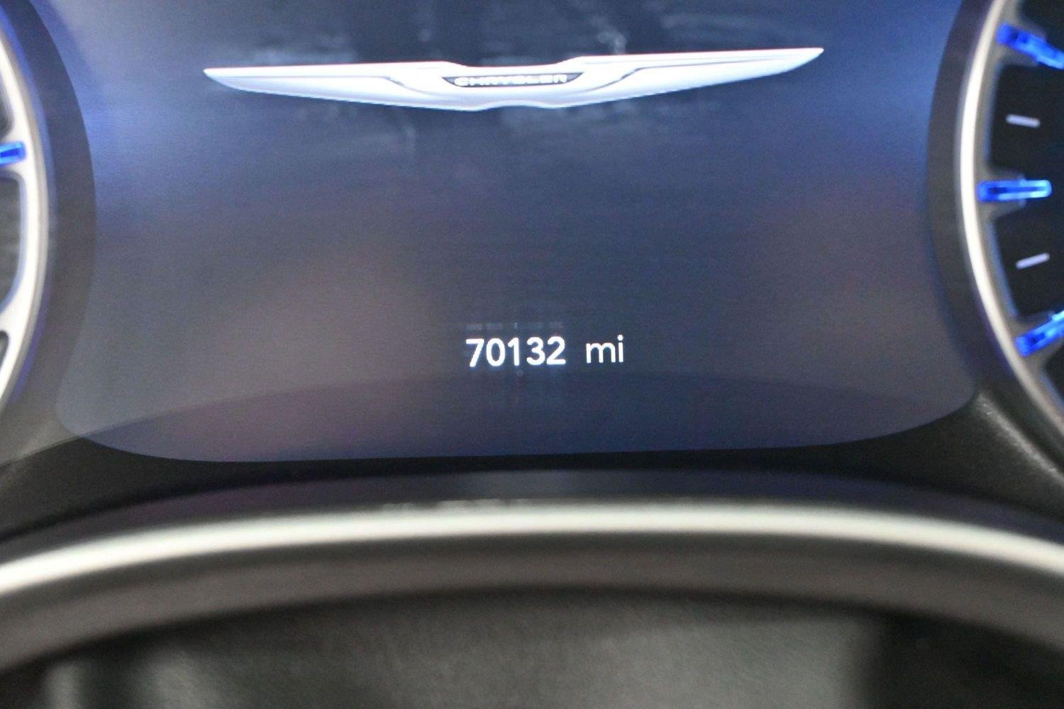Used 2025 Diamond Black Crystal Pearlcoat Chrysler Select image 19