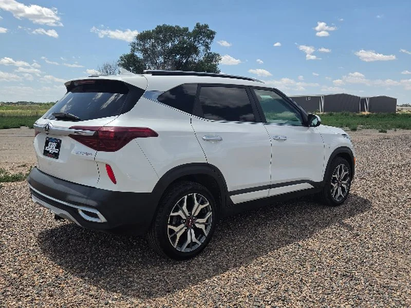 Used 2021 Snow White Pearl Kia SX image 4