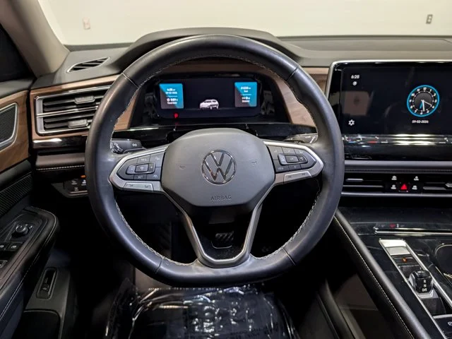 Used 2024  Volkswagen 2.0T SE w/Technology image 17