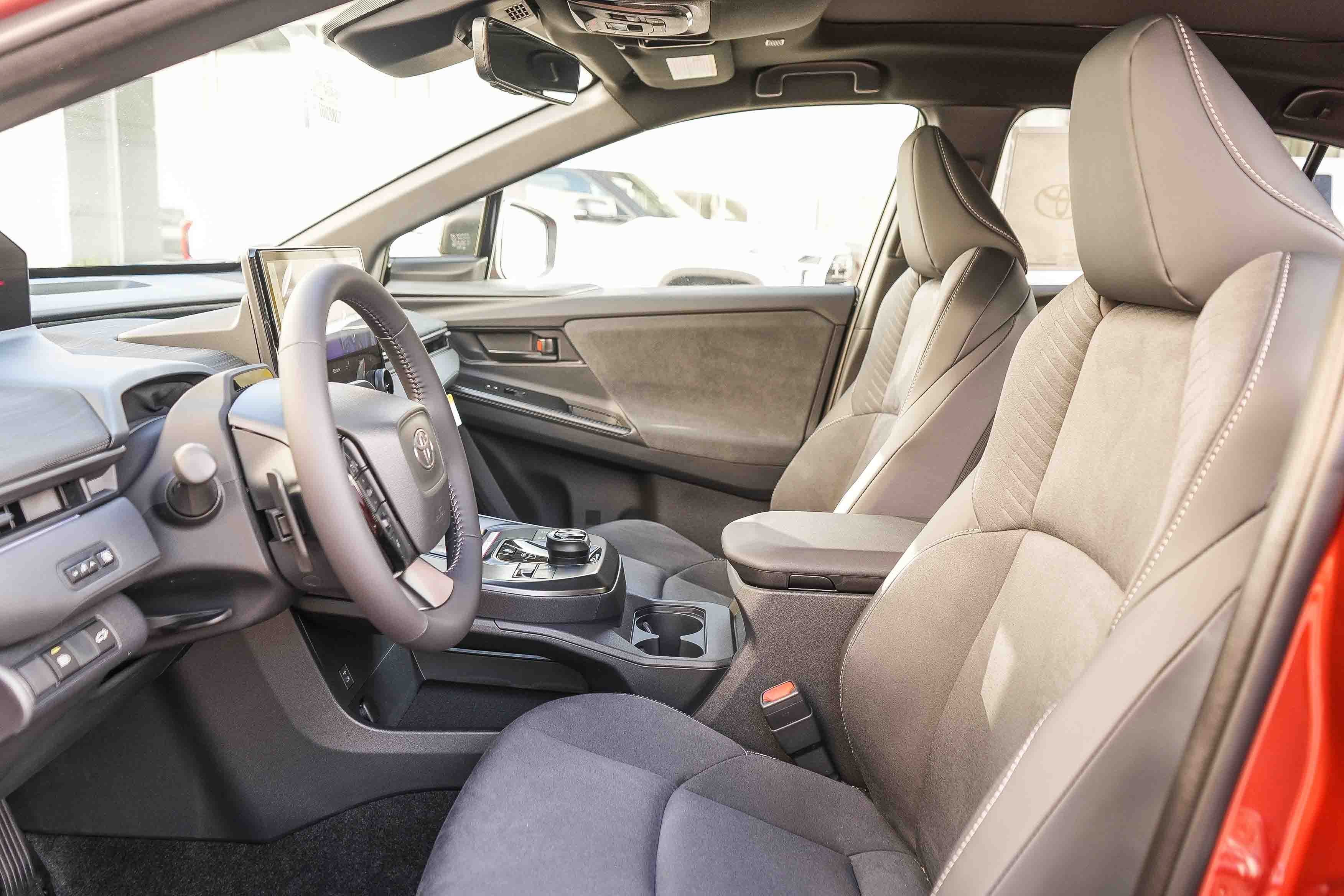 New 2026 Tandoori with Midnight Black Metallic roof <sup>1</sup> Toyota  XSE image 19