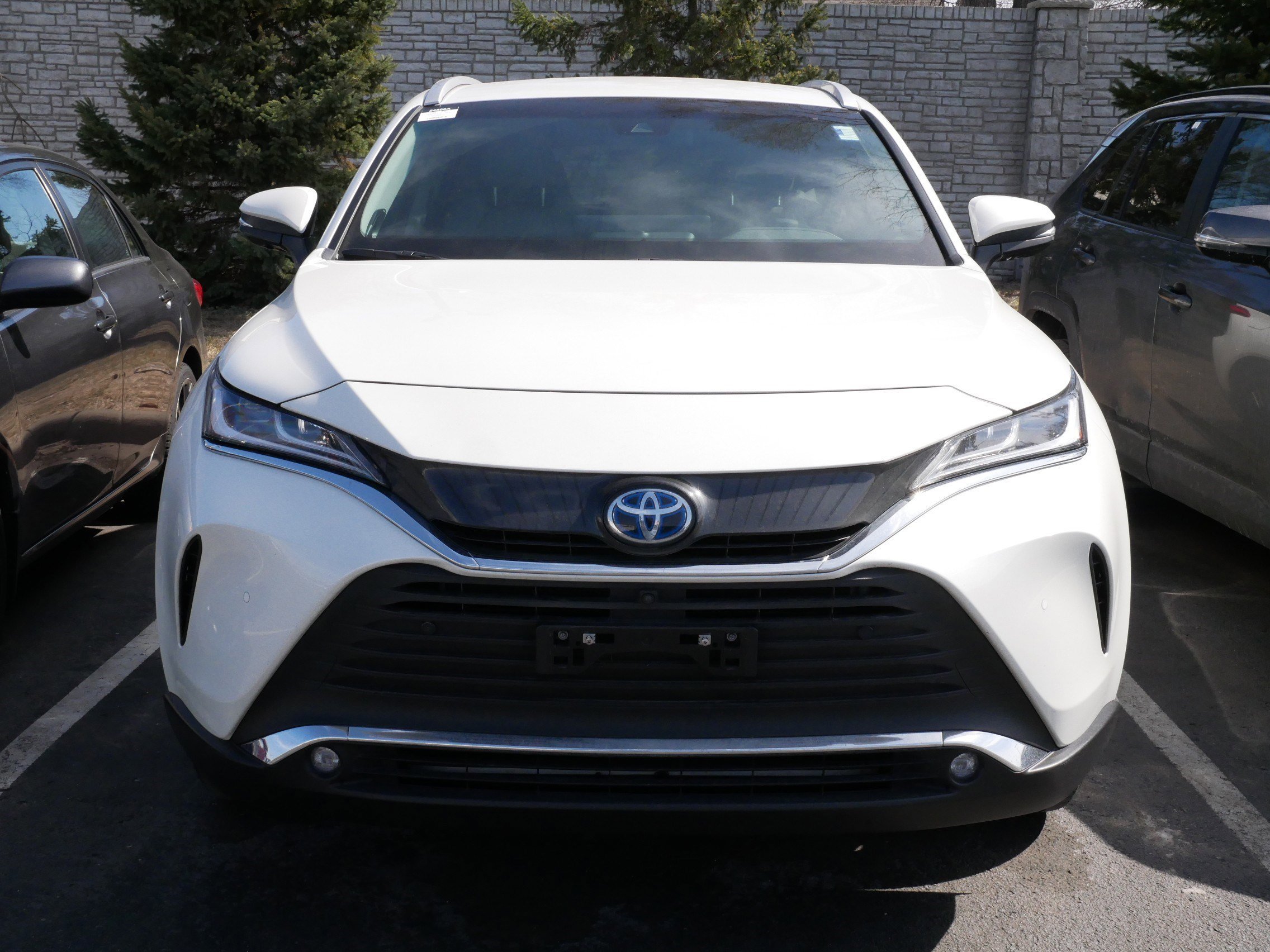 Used 2022 Toyota Venza Limited with VIN JTEAAAAH6NJ108910 for sale in Brooklyn Center, Minnesota