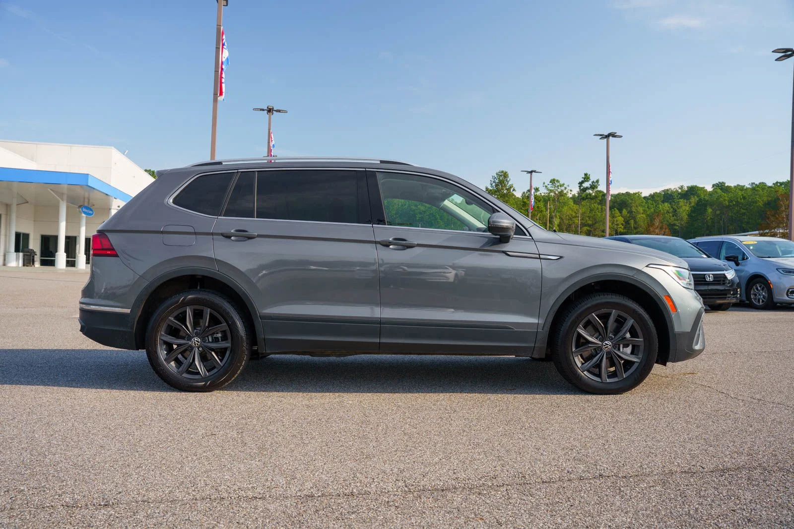 Used 2024 Gray Volkswagen 2.0T SE image 7