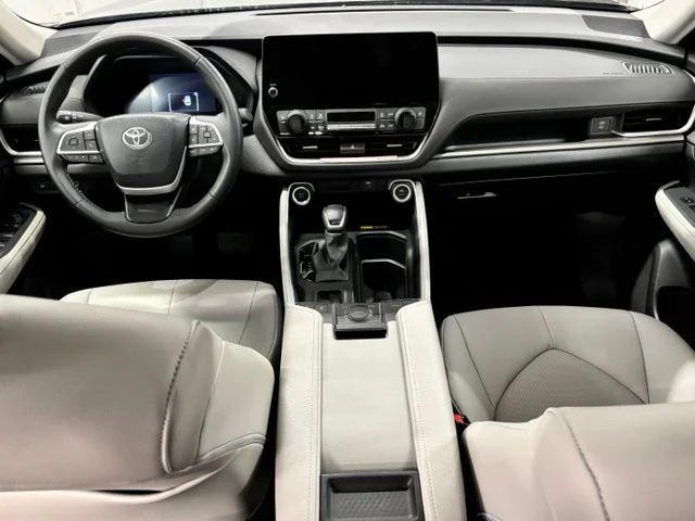 Used 2025 MIDNIGHT BLACK METALLIC Toyota  image 11