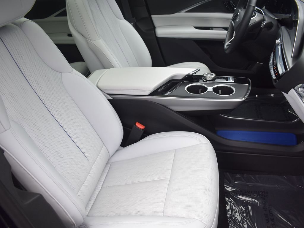 2024 CADILLAC LYRIQ - Image 32