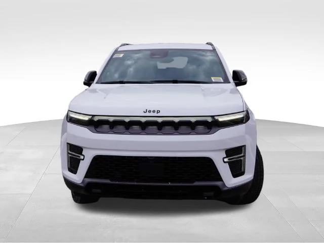 New 2026 Bright White Clear-Coat Exterior Paint Jeep Limited Altitude image 8