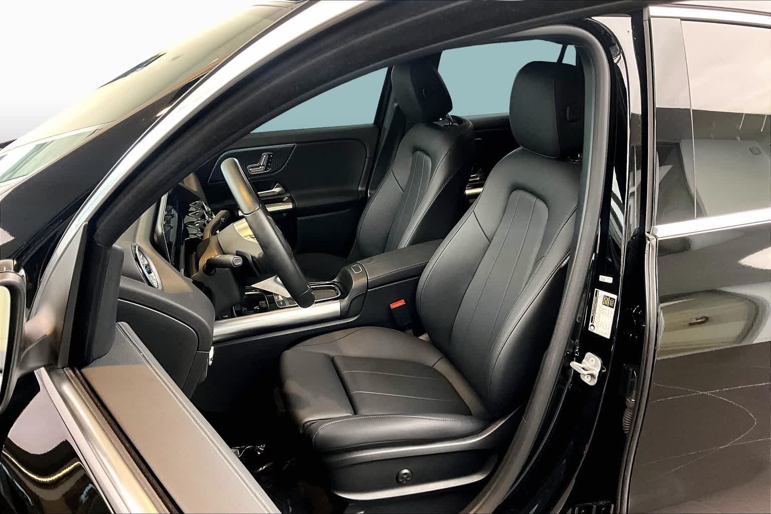 Used 2025 Night Black Mercedes-Benz GLA 250 image 15