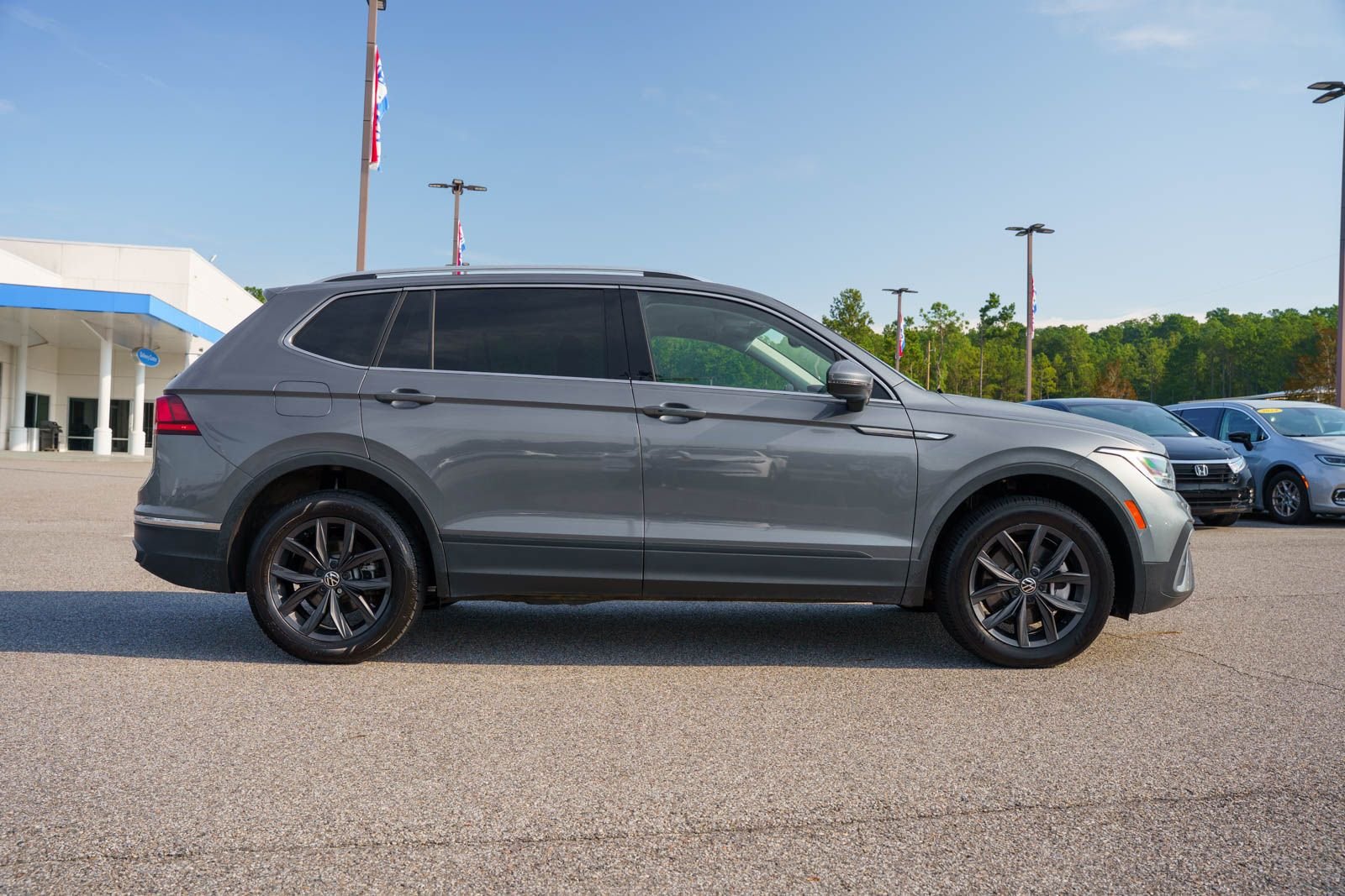 Used 2024 Gray Volkswagen 2.0T SE image 8