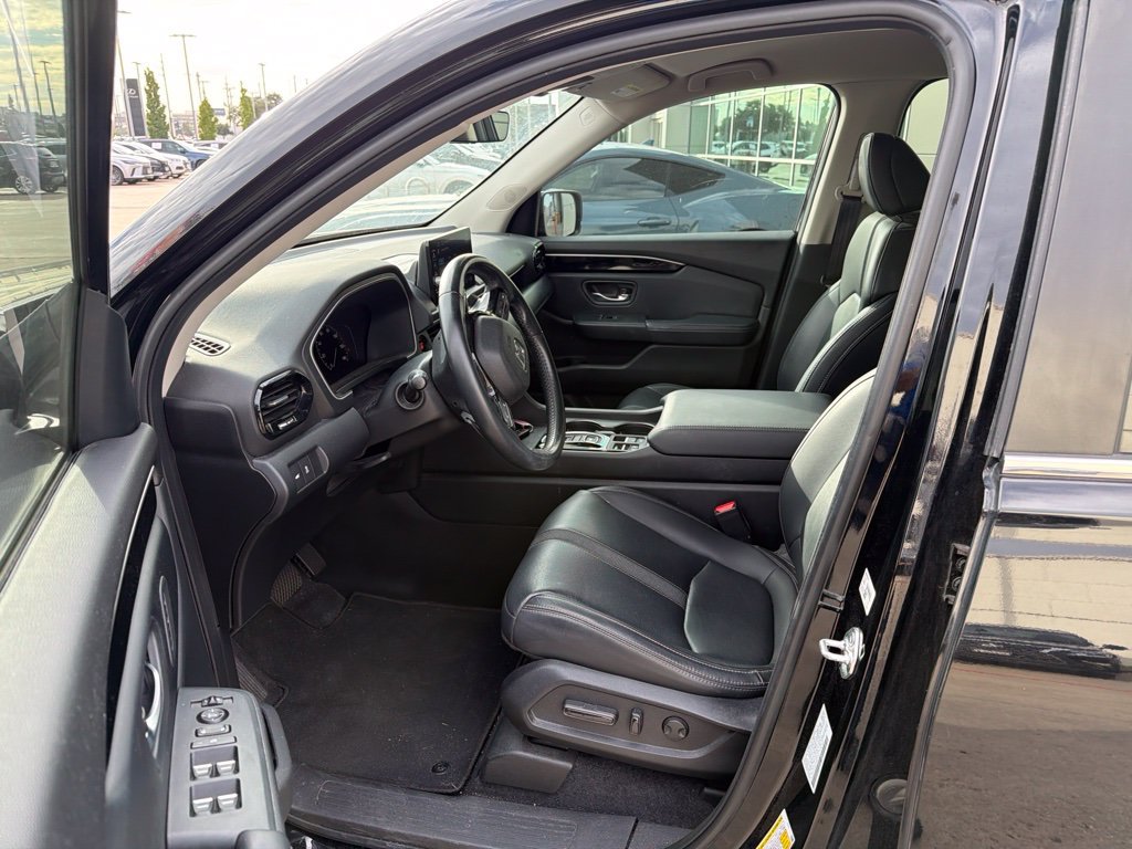 Used 2023 Crystal Black Pearl Honda EX-L image 2
