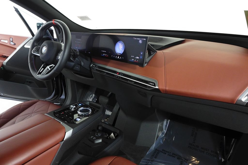 Used 2025 Black Sapphire Metallic BMW M60 image 12