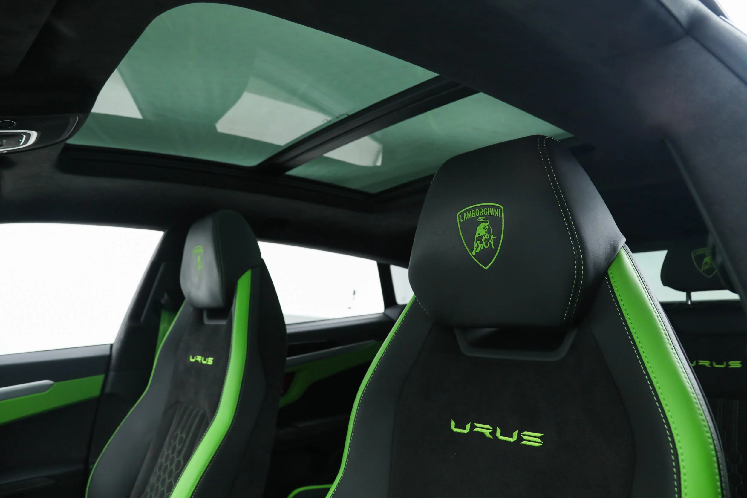 Used 2024 Green Lamborghini S image 26