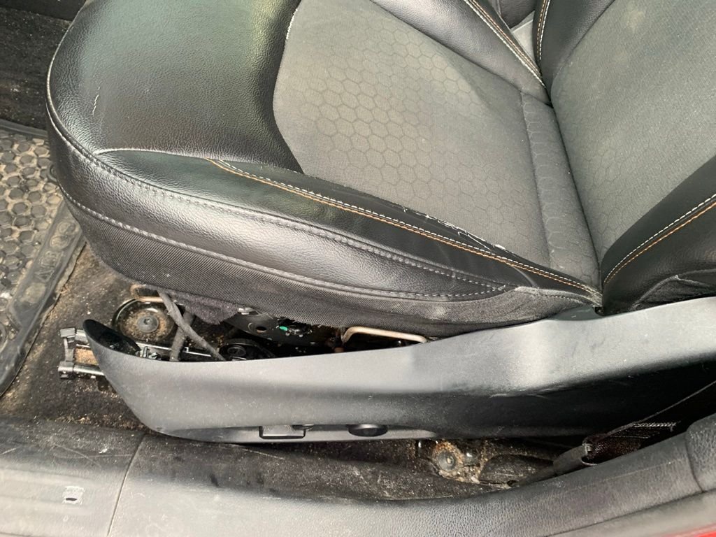Used 2019 Redline Pearlcoat Jeep Latitude image 18