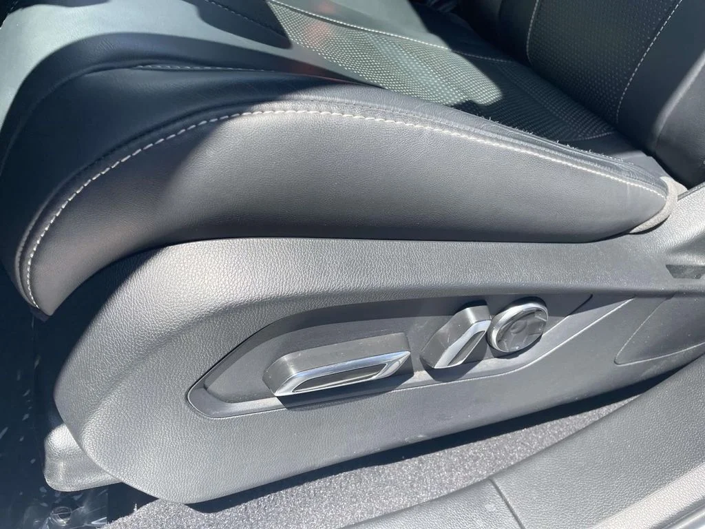 Used 2023 White Acura Technology Package image 21