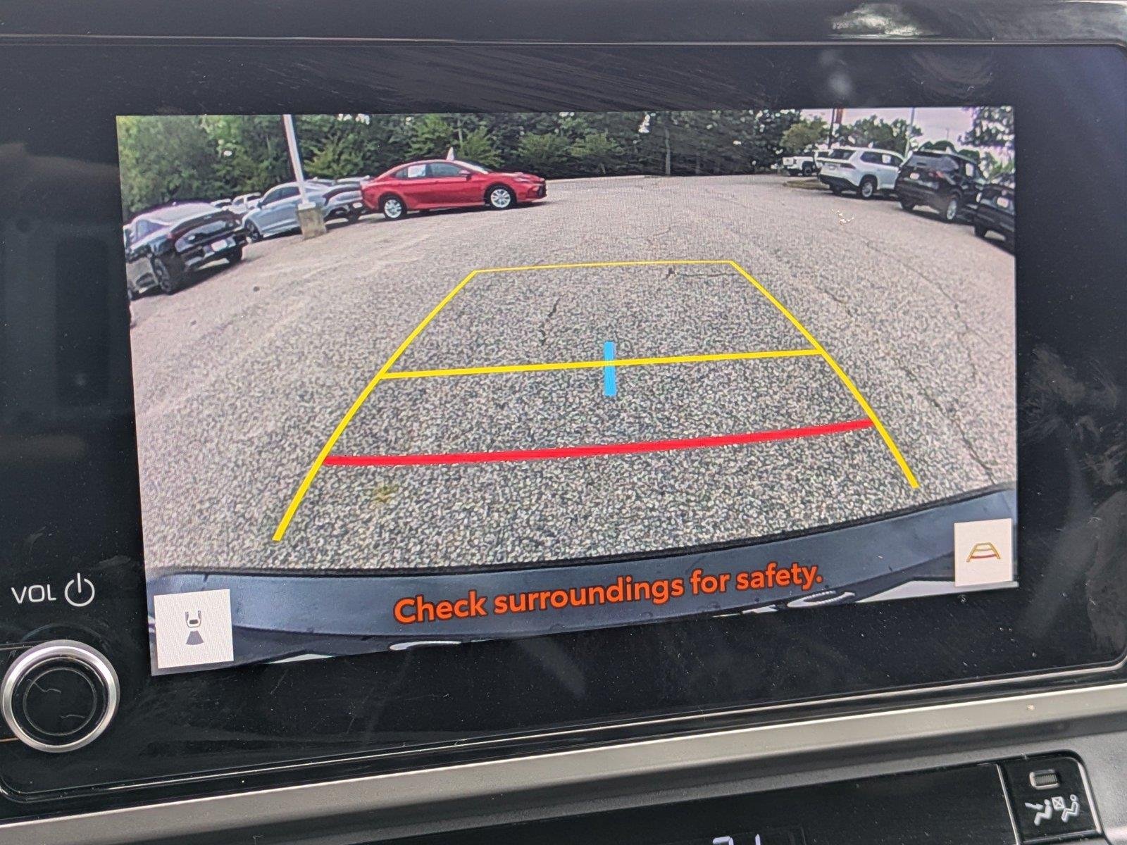 Certified Used 2025  Toyota SE image 19