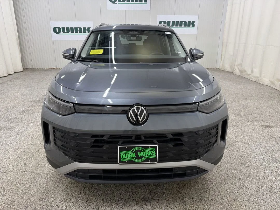 New 2026 Platinum Gray Metallic Volkswagen SE image 2