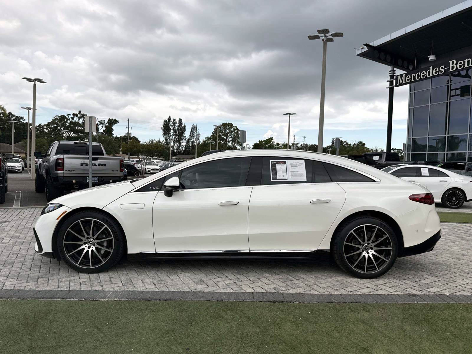 Used 2023 MANUFAKTUR Diamond White Metallic Mercedes-Benz 580 image 3