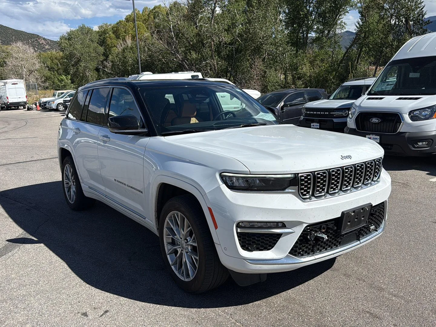 Used 2024 Bright White Clearcoat Jeep Summit image 7