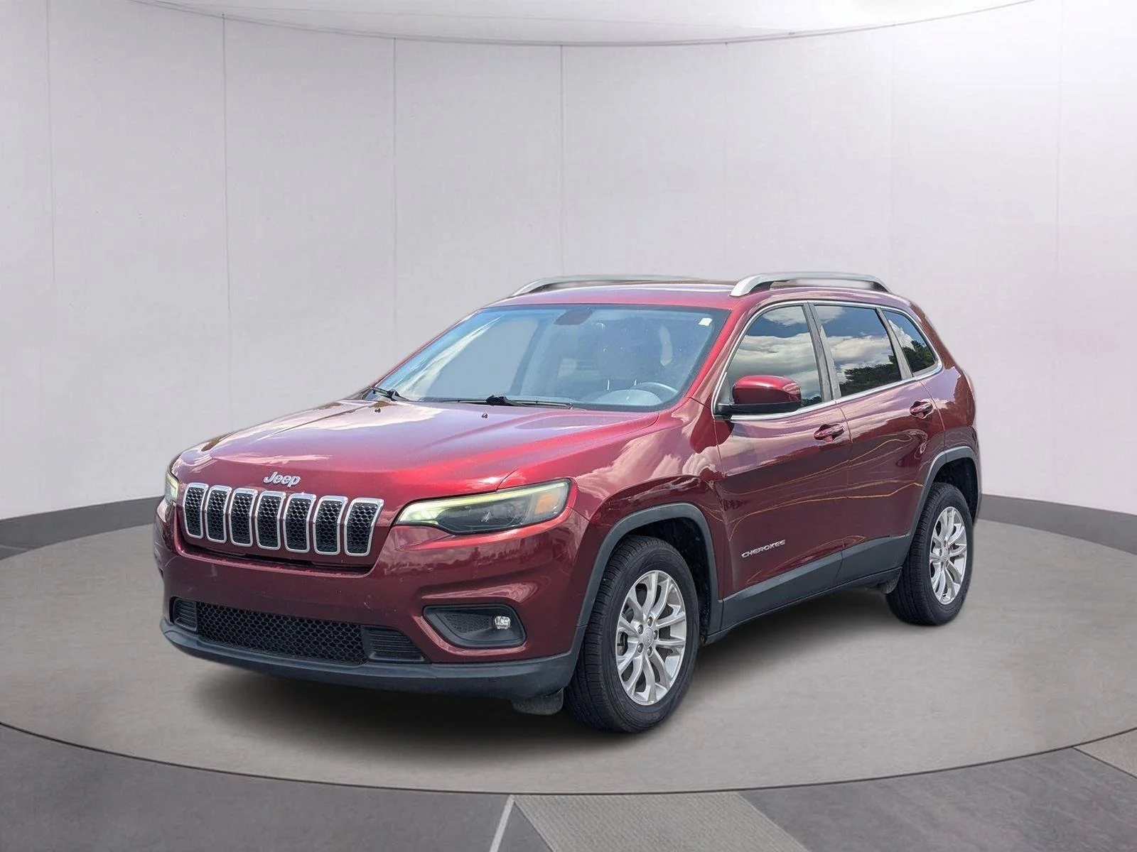 Used 2019 Velvet Red Pearlcoat Jeep Latitude image 1