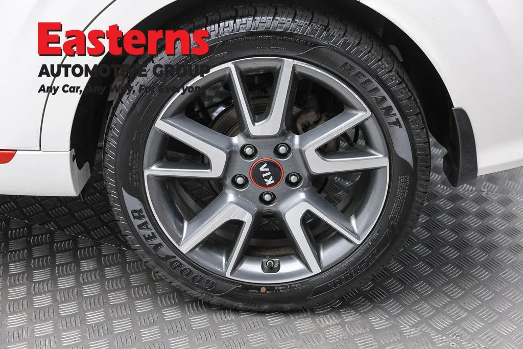 Used 2020 White Kia GT-Line image 8