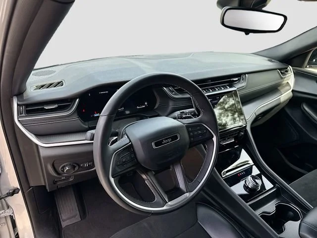 Used 2024 Silver Zynith Jeep Altitude image 24
