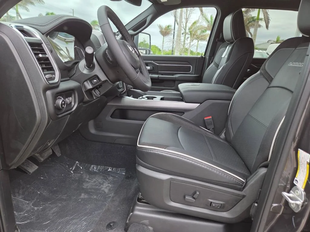 New 2026 Granite Crystal Metallic Clear-Coat Exterior Paint RAM Laramie image 26
