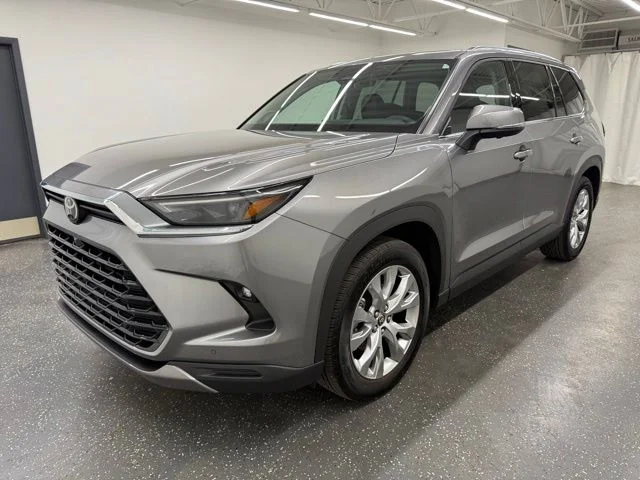 Certified Used 2025  Toyota Limited image 5