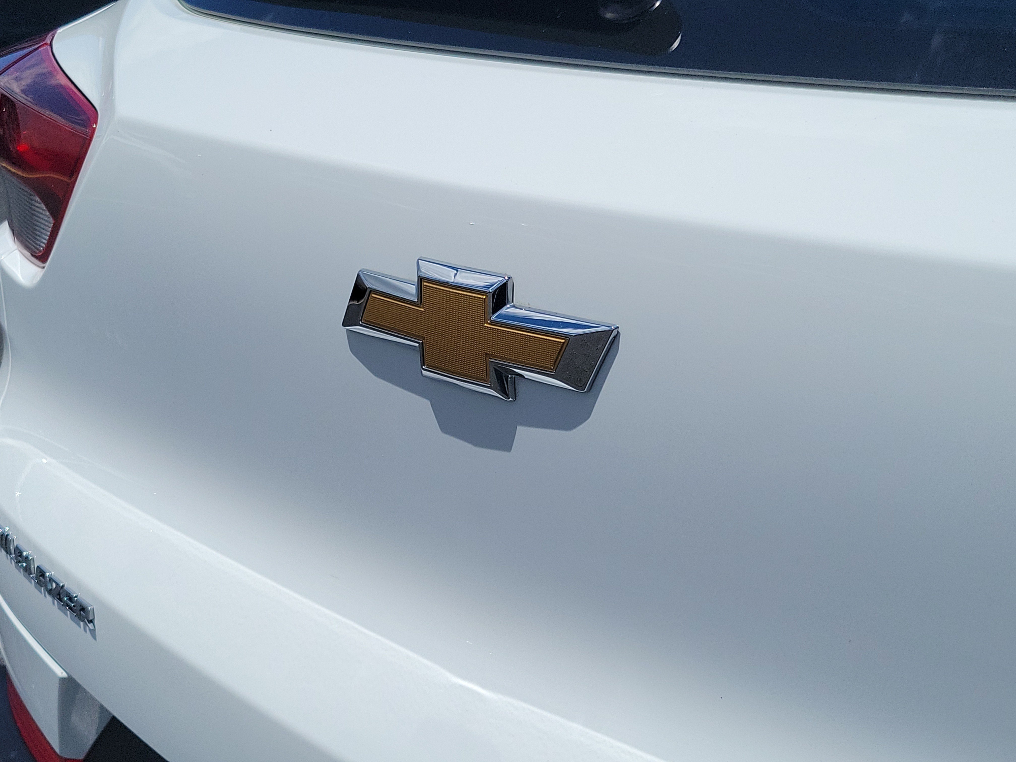 Used 2024 Summit White Chevrolet LS image 8