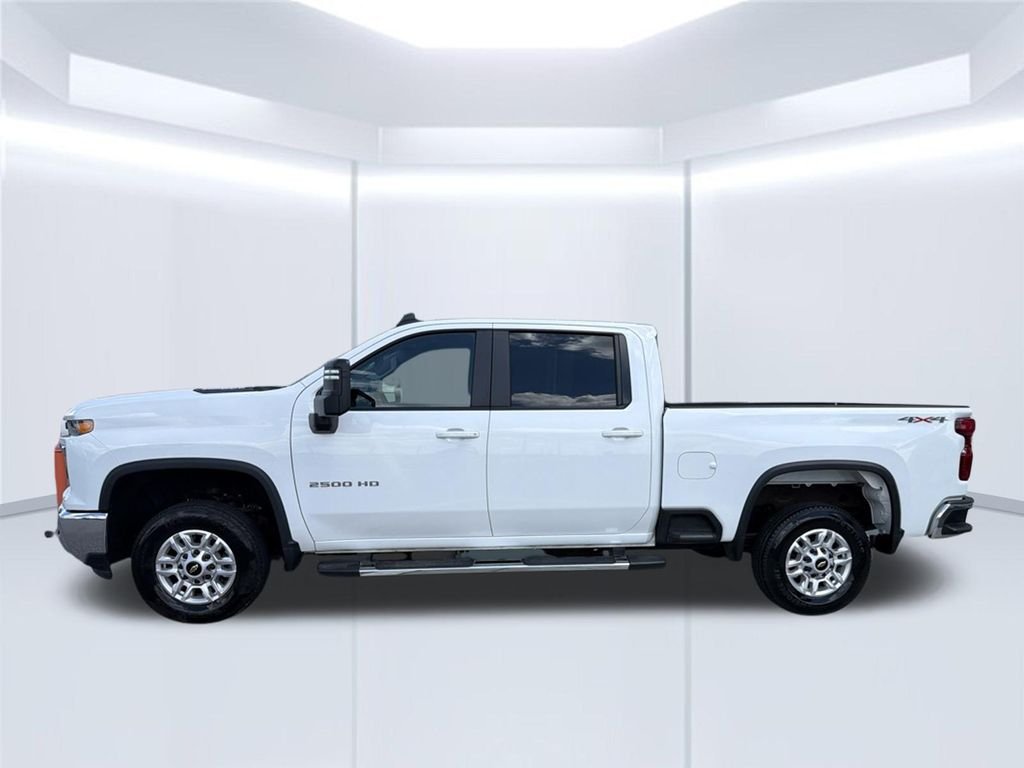 Used 2025 White Chevrolet LT image 3