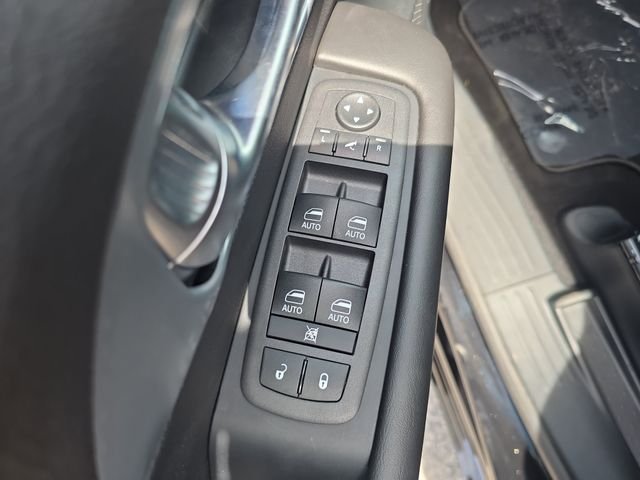 New 2026 Diamond Black Crystal Pearl-Coat Exterior Paint Chrysler Limited image 15