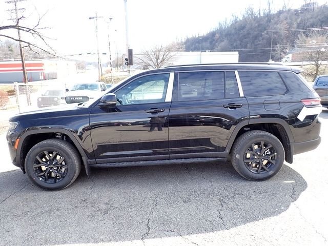 New 2026 Diamond Black Crystal Pearl-Coat Exterior Paint Jeep Altitude image 2