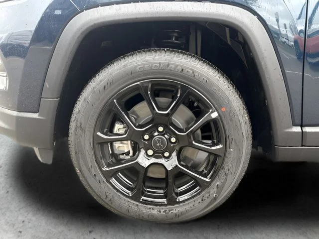 New 2026 Fathom Blue Pearl-Coat Exterior Paint Jeep Latitude image 24