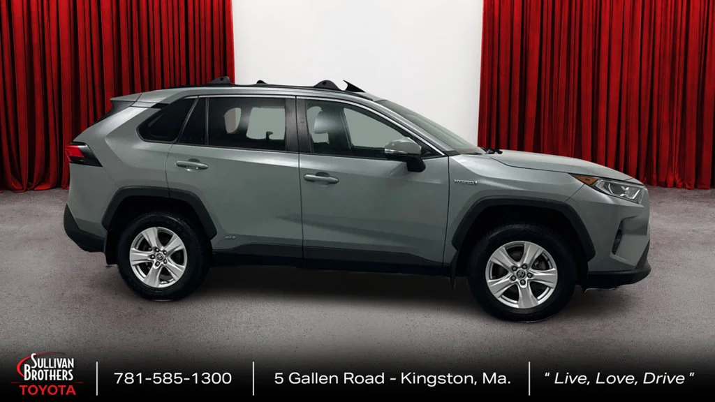 Certified Used 2021 Green Toyota XLE image 4
