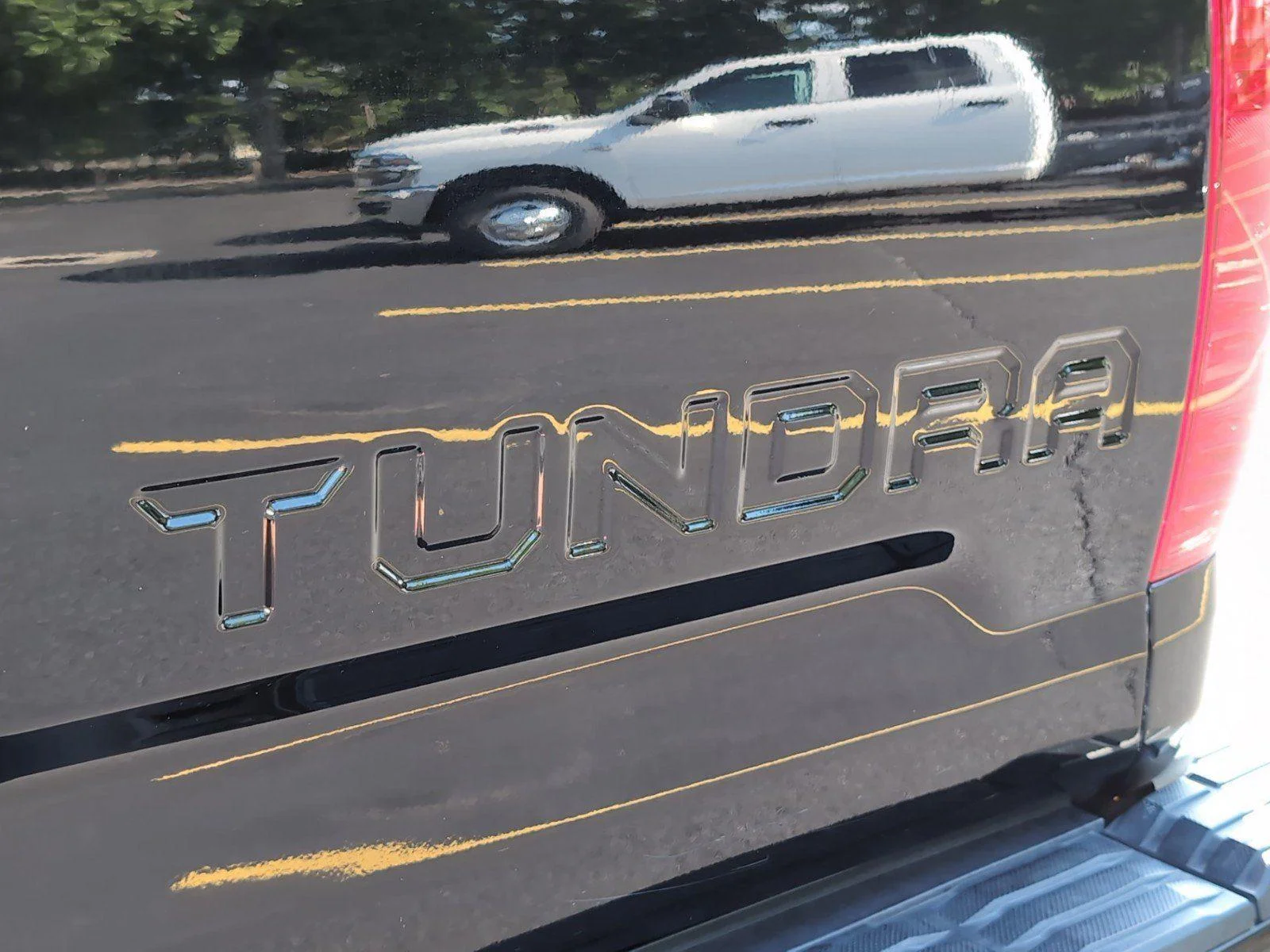 Used 2019 Midnight Black Metallic Toyota SR5 image 5