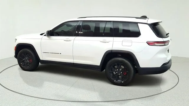 Used 2023 White Jeep Limited image 8