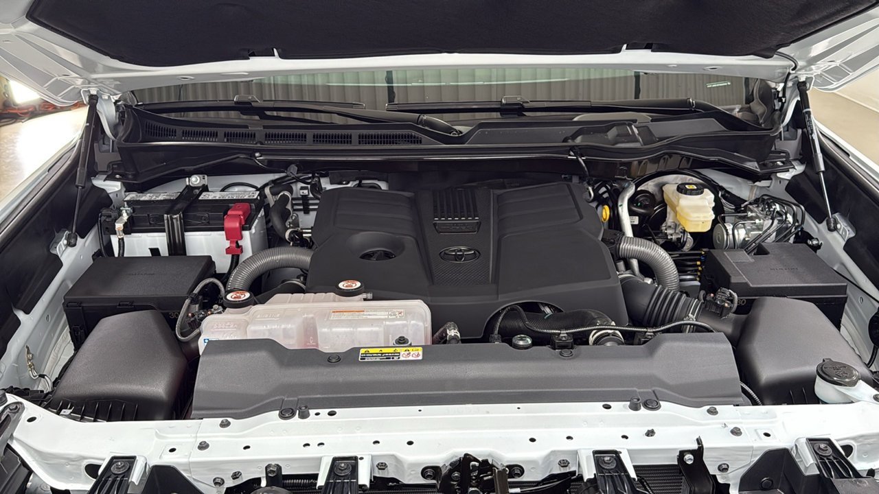 New 2026 Ice Cap Toyota  Limited image 25