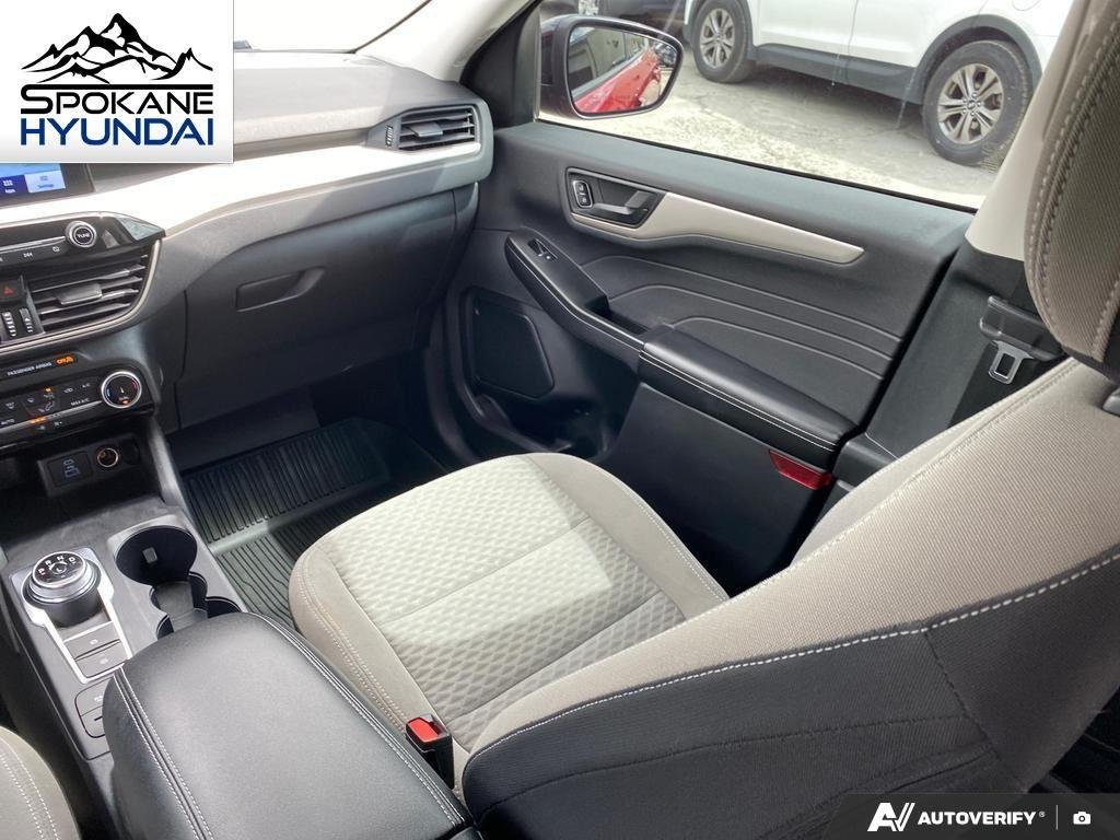 Used 2022 Rapid Red Metallic Tinted Clearcoat Ford SE image 28