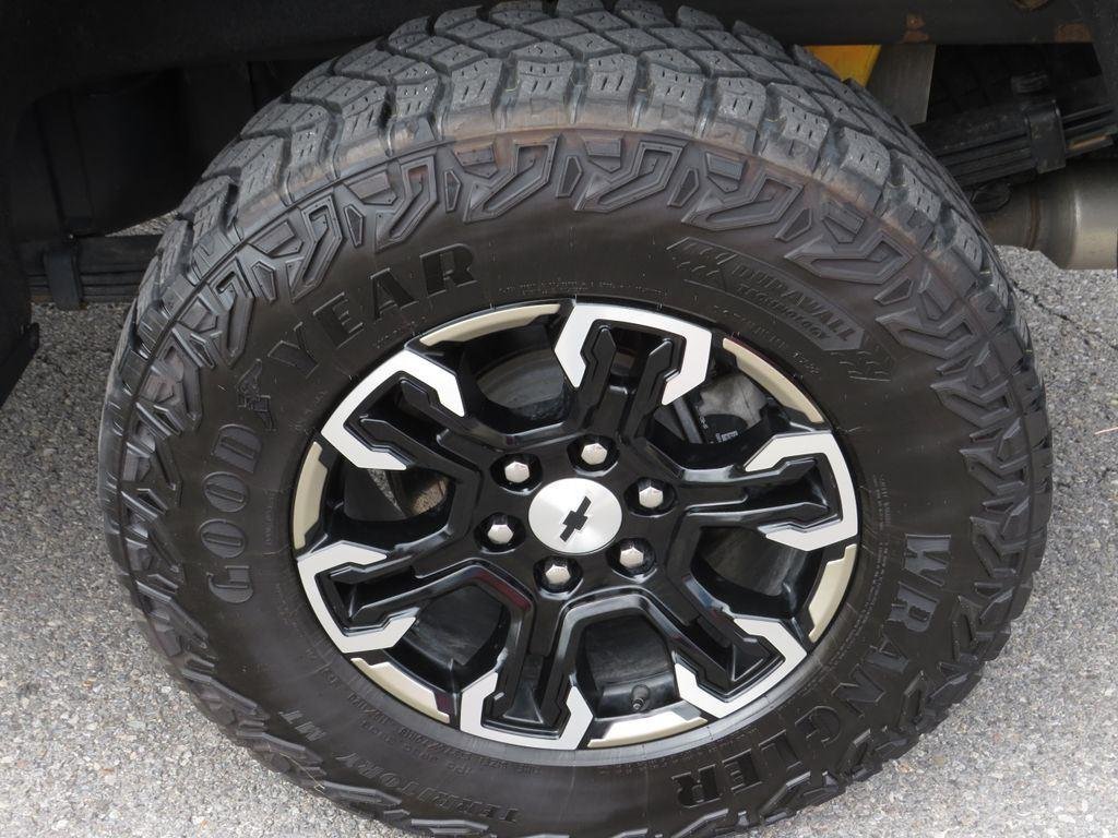Used 2023 Ash Chevrolet ZR2 image 13