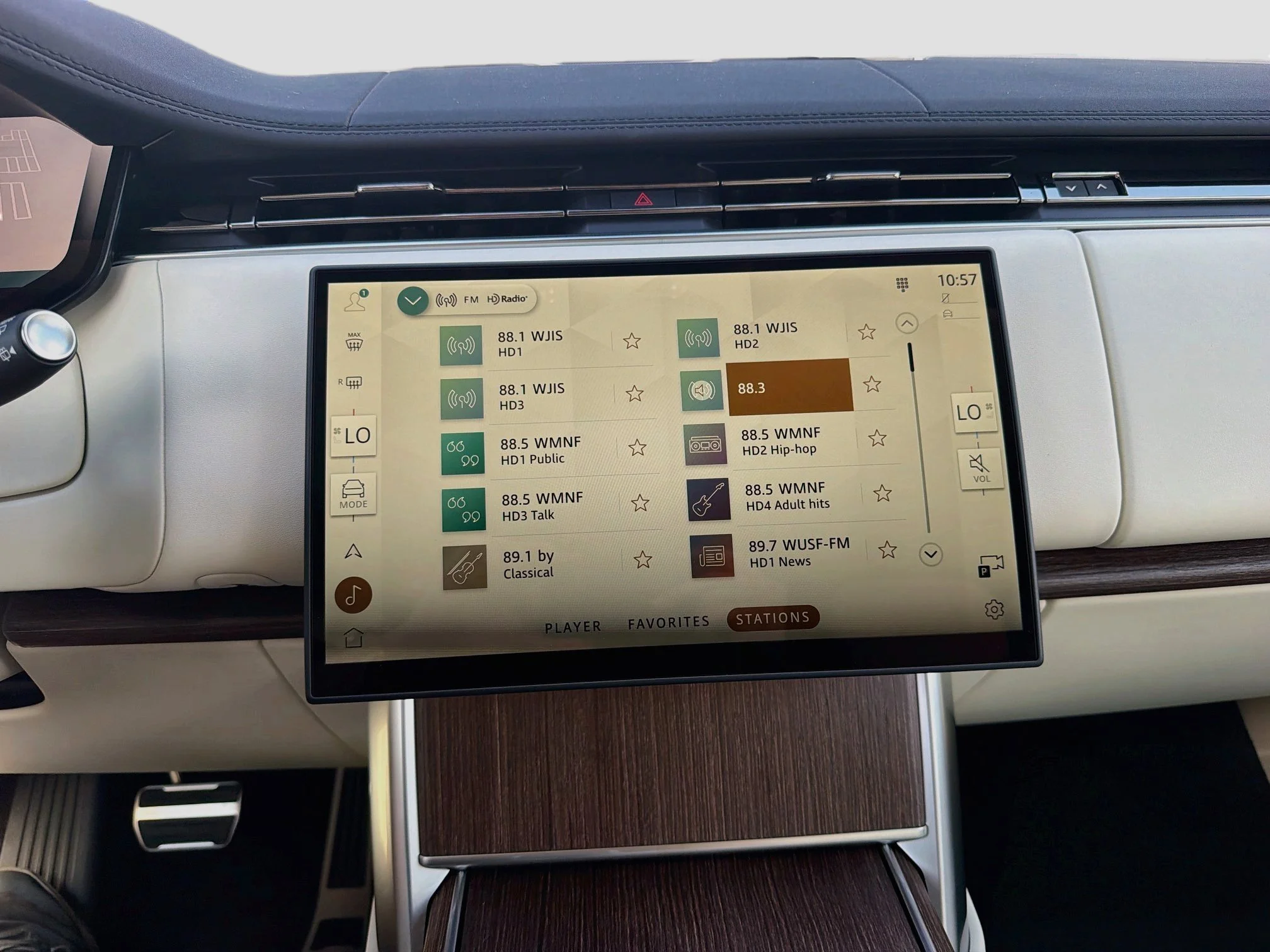 New 2026 Belgravia Green Land Rover SE image 33