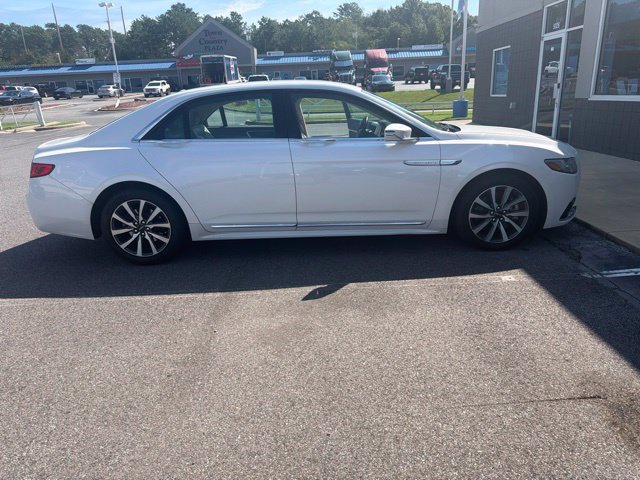 Used 2017 White Lincoln Premiere image 2