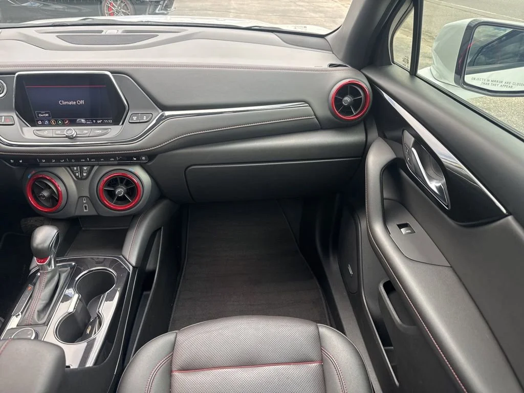 Used 2022 Iridescent Pearl Tricoat Chevrolet RS image 24