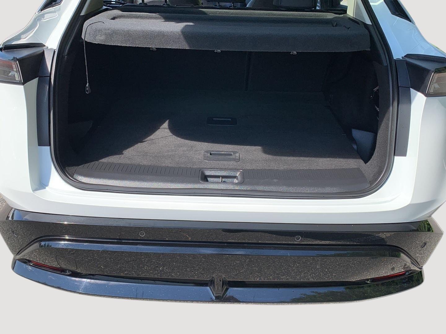 Used 2024 Everest White Pearl Tricoat/Black Diamond Pearl Nissan ENGAGE image 19