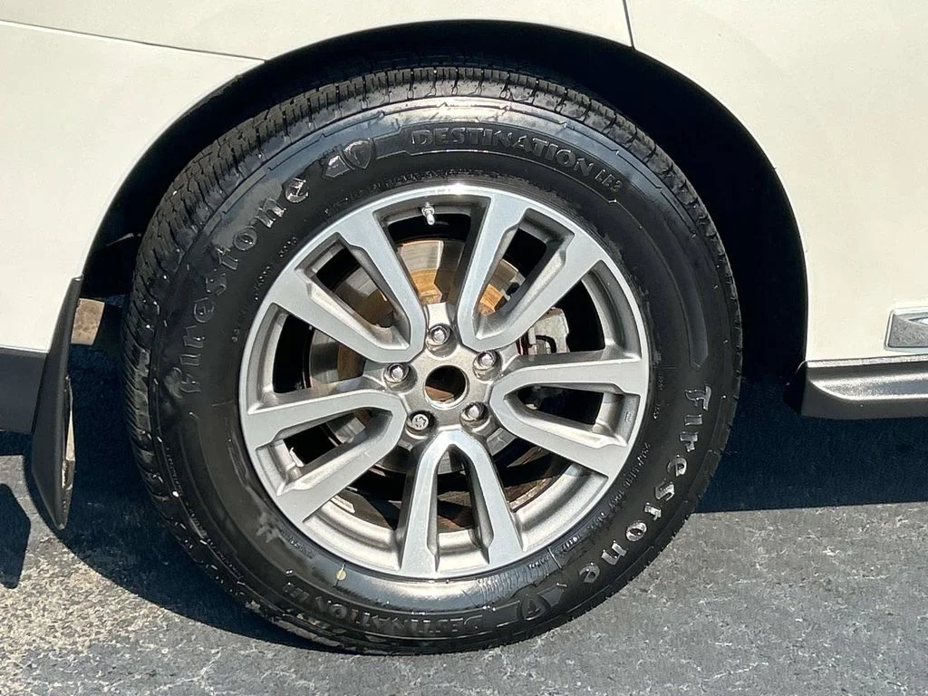 Used 2015 White Nissan SL image 9