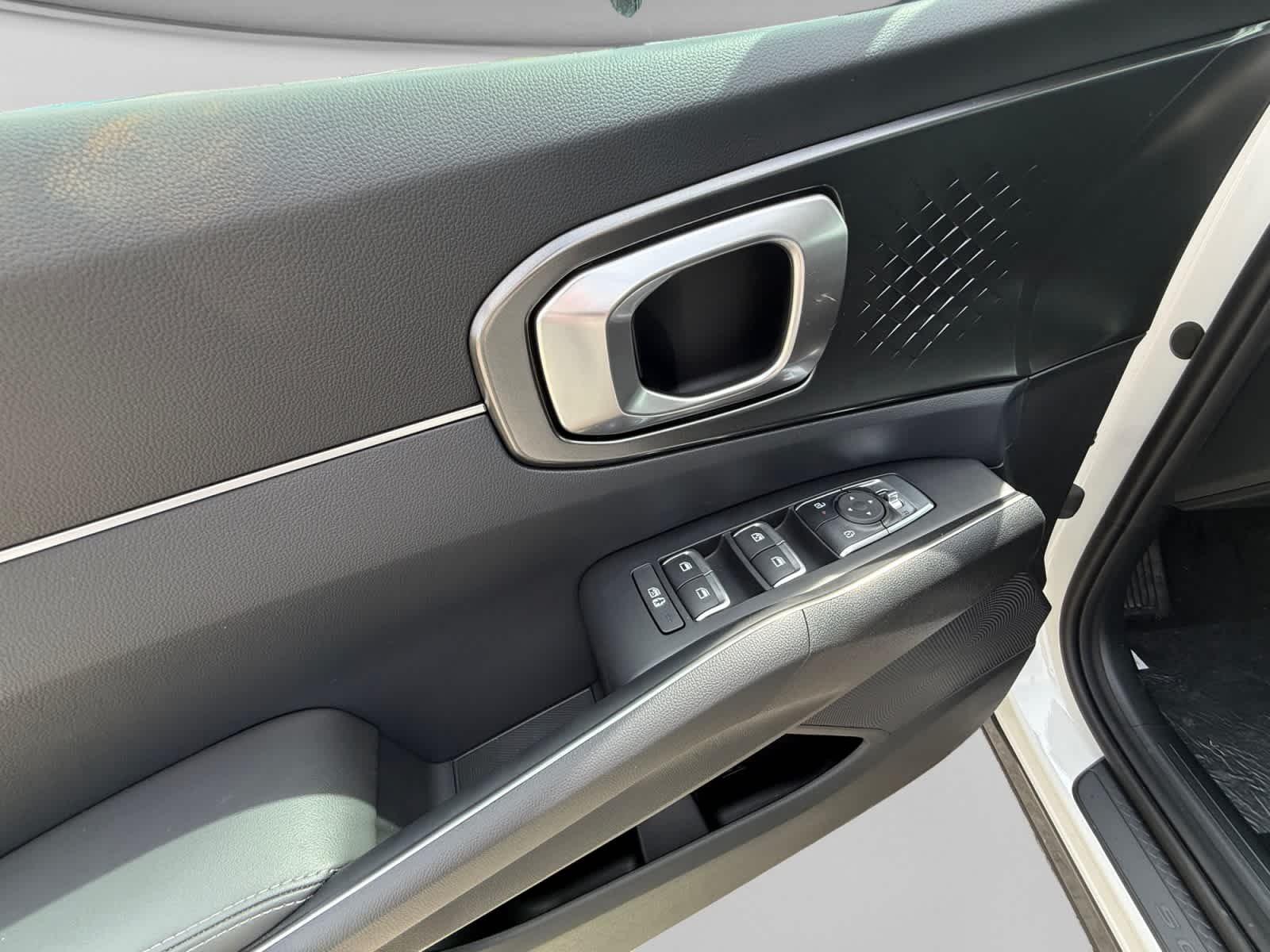 New 2026 Snow White Pearl Kia EX image 10
