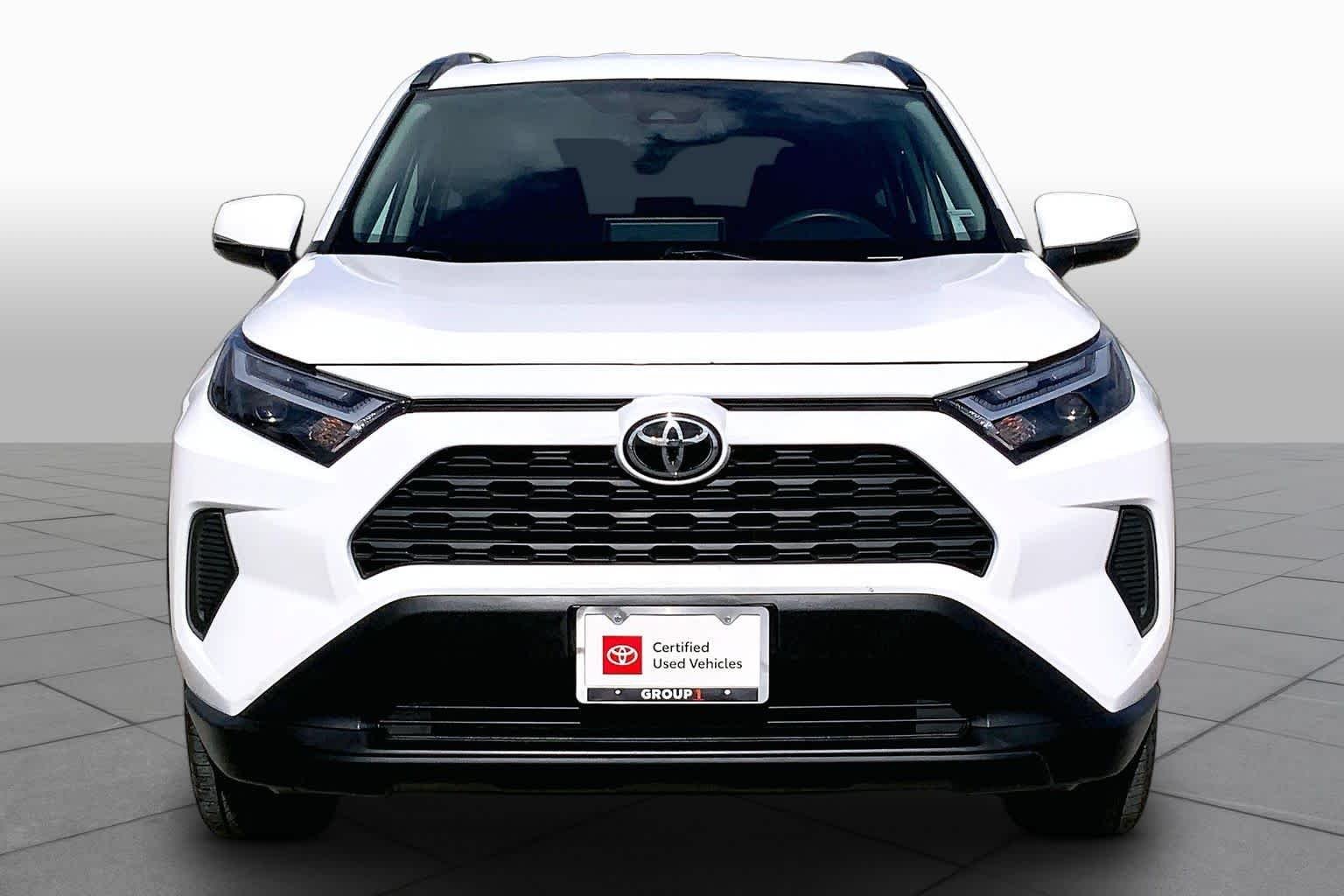 Used 2025 Ice Cap Toyota XLE image 4