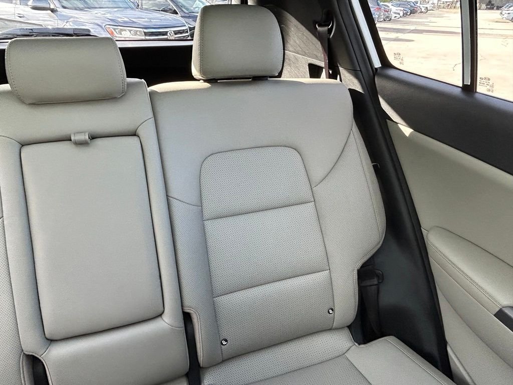 Used 2020 White Kia S image 15
