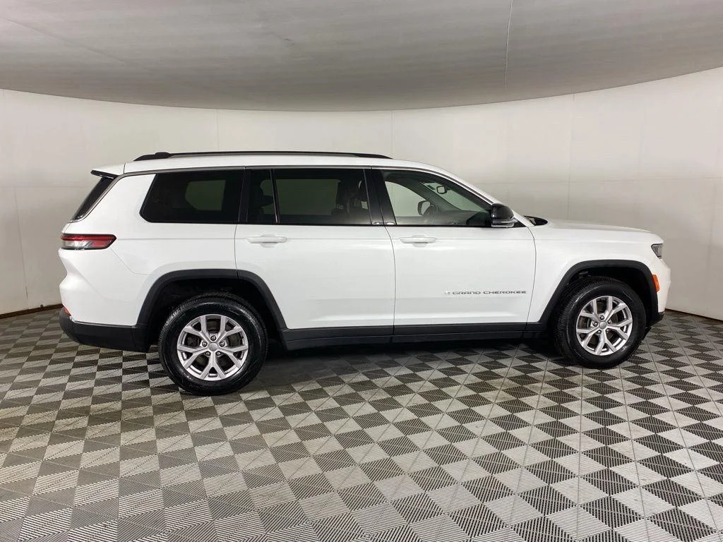 Used 2021 Bright White Clearcoat Jeep Limited image 11