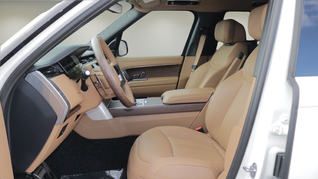 Used 2024 White Land Rover Autobiography image 12