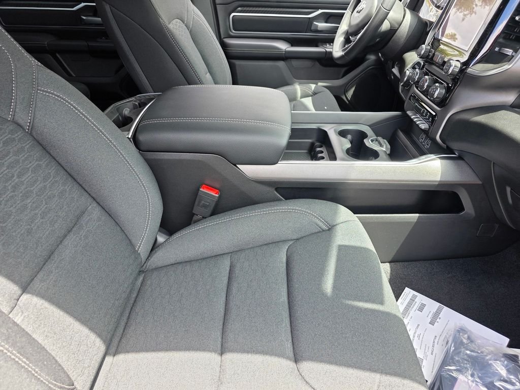 New 2026 Diamond Black Crystal Pearl-Coat Exterior Paint RAM Big Horn/Lone Star image 12