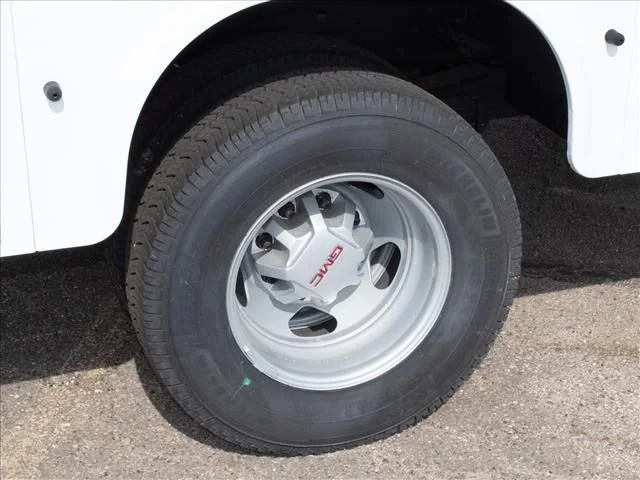 2025 GMC Sierra 3500 Chassis Cab Pro - Photo 23