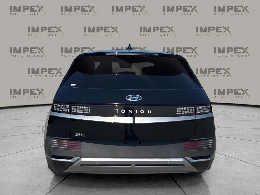 Used 2024 Black Hyundai SEL image 4